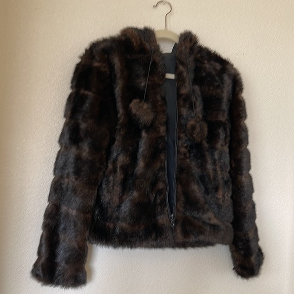 Beautiful Pleated Faux Fur Reversible Coat Size M - Picture 4 of 11